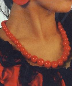 Collier-espagnol-perles-rouge-m2-1