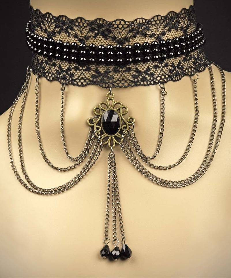 Collier-marquise-dentelle