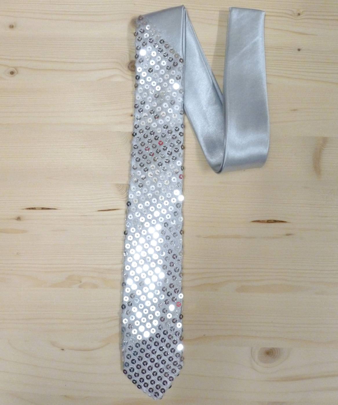 Cravate-paillettes-argent