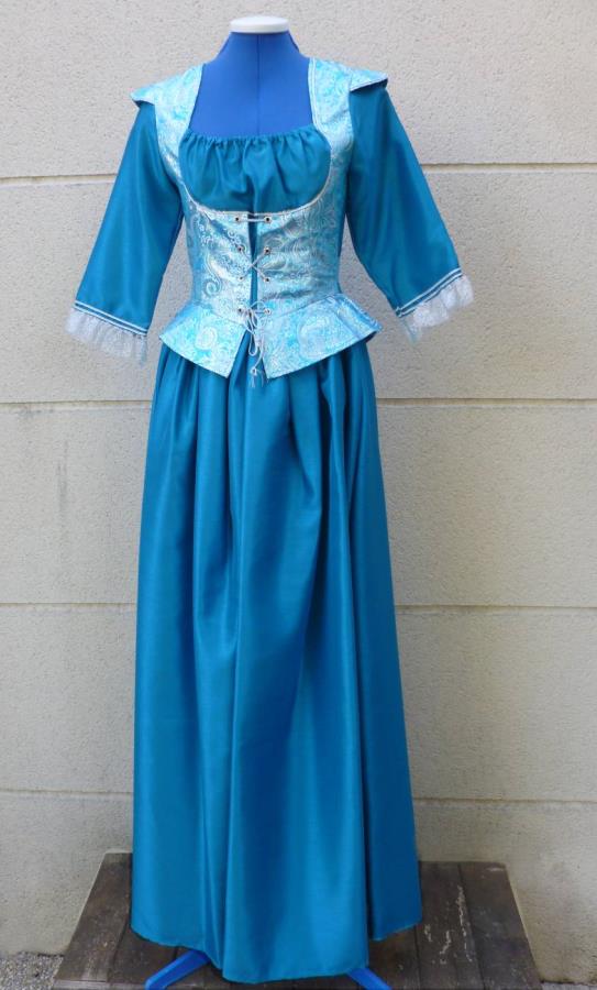 Robe-de-marquise-bleue-grande-taille-4